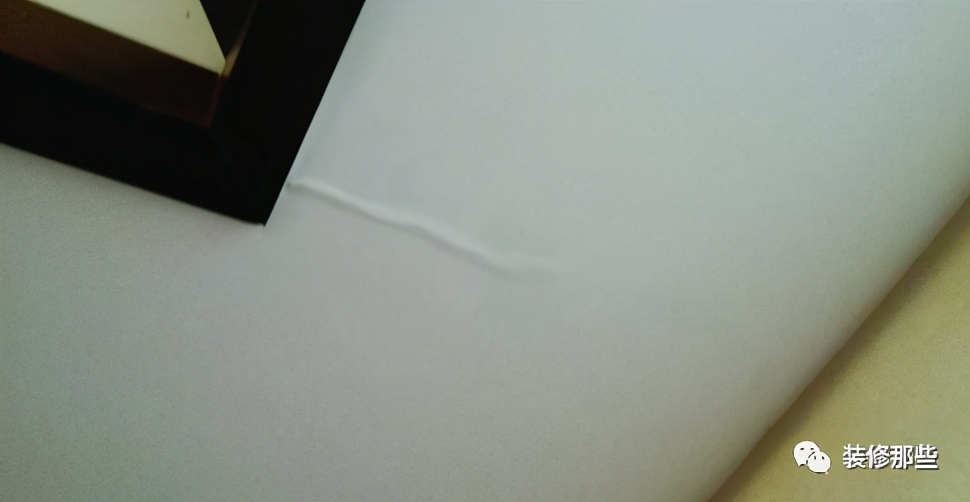 吊顶涂料开裂是什么原因,吊顶怎么刮腻子补缝不开裂