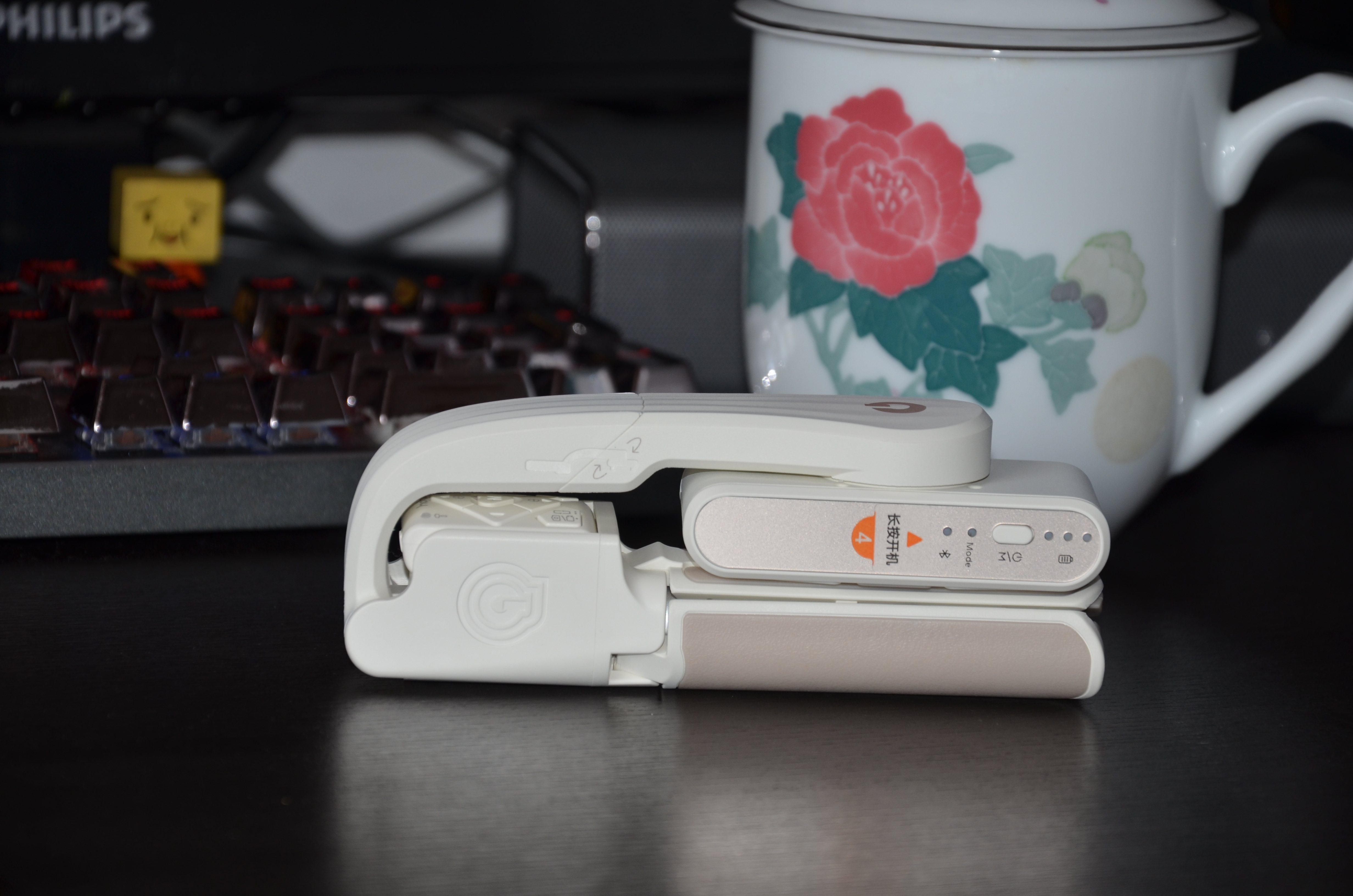 是自拍杆、三脚架，遥控卡菲、也是稳定器——浩瀚小Q智能稳拍杆