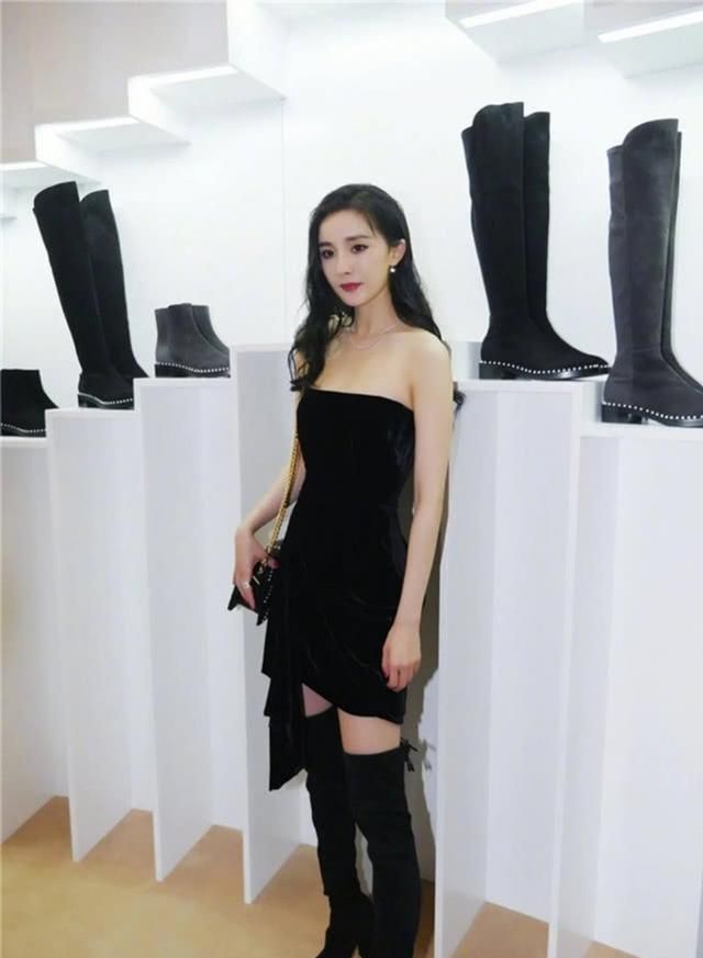 杨幂身材有多好穿粉色裙子,杨幂的长裙子