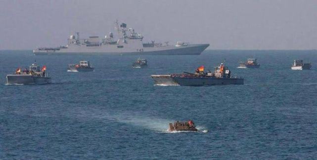 真沙雕！印度新型登陆舰搁浅，糊涂水兵开脑洞，竟找2头大象来拖