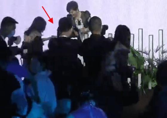 朱珠刘嘉玲,刘嘉玲朱珠看秀