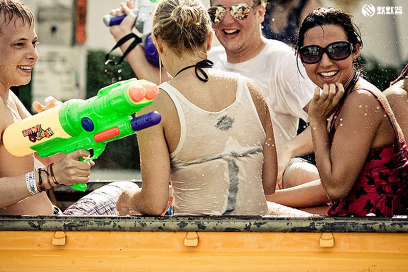 清迈疯狂的宋干节泼水节,2019泰国宋干泼水节