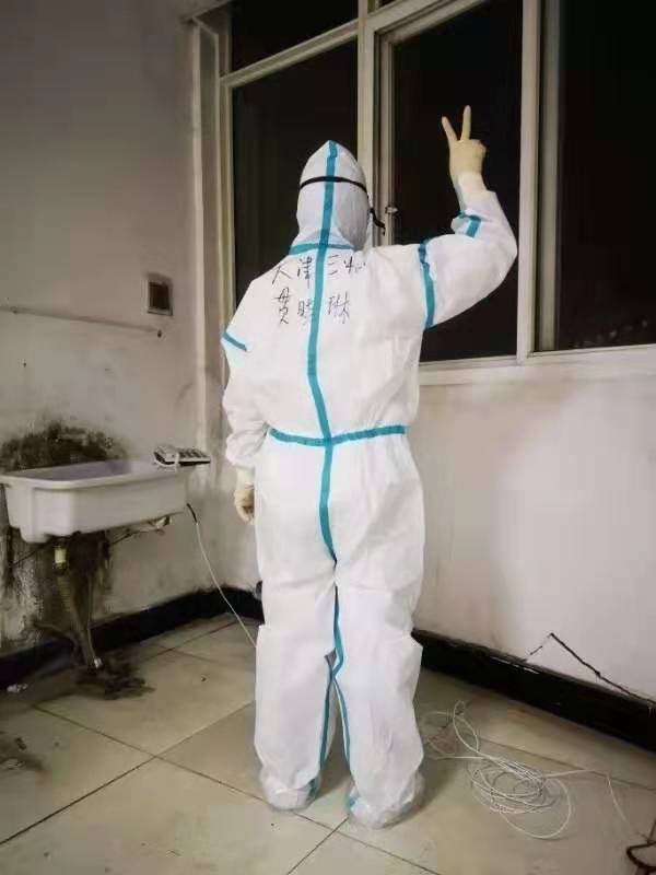 别人依偎在妈妈怀里,我却相隔千里,远在疫区的妈妈就是超级英雄