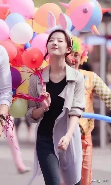 32岁刘亦菲时尚靓丽现身,刘亦菲的美照惊艳众人