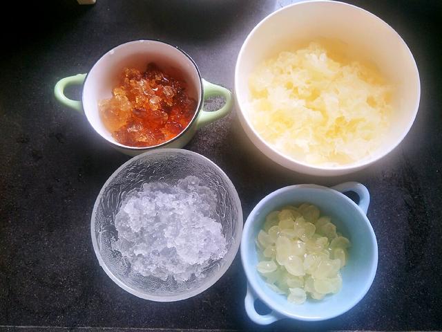 桃胶银耳羹最简单的做法,银耳桃胶羹简单做法