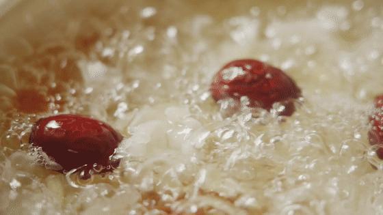 春节，宅在家里吃什么？教你做碗桃胶银耳羹，简单营养还美味