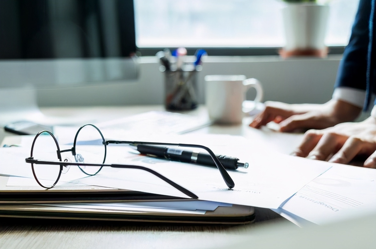 公务员辞职送外卖违法吗,公务员周末送外卖是否违法