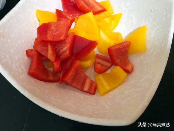 深藏不露的墨鱼，吐得你满脸污黑，抓拿归案，缤纷上桌