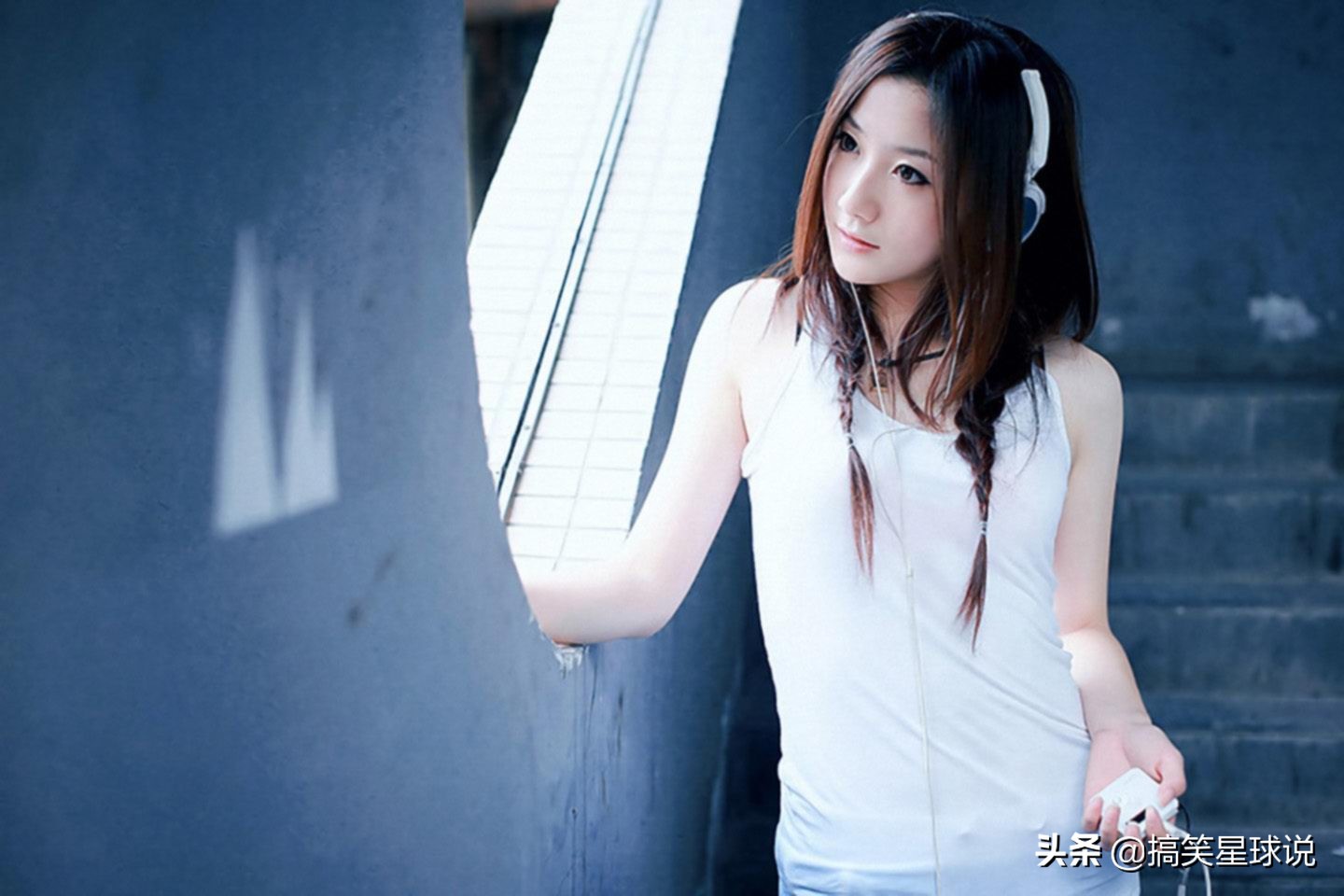 女朋友刚刚发信息,女朋友发我好无聊怎么回