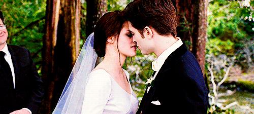 暮光之城贝拉女儿合成照片,暮光之城贝拉死而复生初见女儿