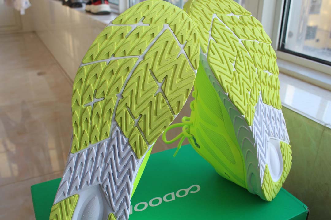 跑鞋入门推荐400元左右耐穿,适合跑步新手入手的跑鞋经济实惠