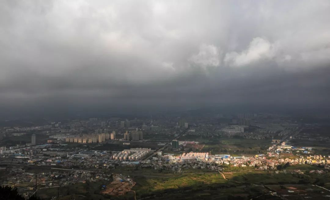 距“五环”2500公里外的小镇青年：从前不知下沉，如今年入200万