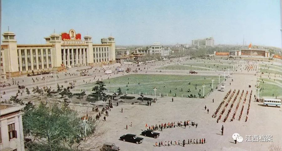 带着时代烙印的老照片,和你穿越到不同年代的八一广场