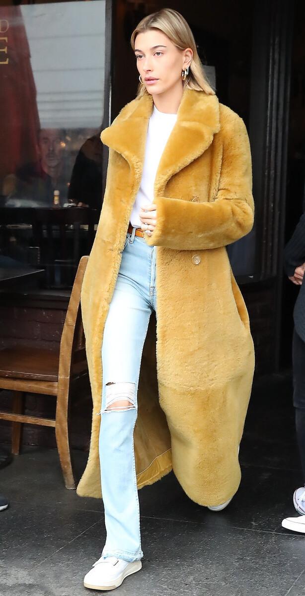 貂绒大衣怎么穿不老气,没有羊绒大衣怎么过冬