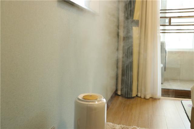 加湿器卧室专用小熊无雾加湿器,加湿功能强大的加湿器测评