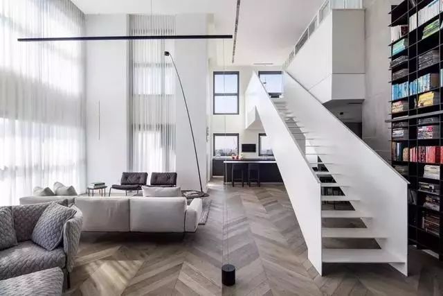 意式极简挑空客厅效果图,简约挑空客厅设计