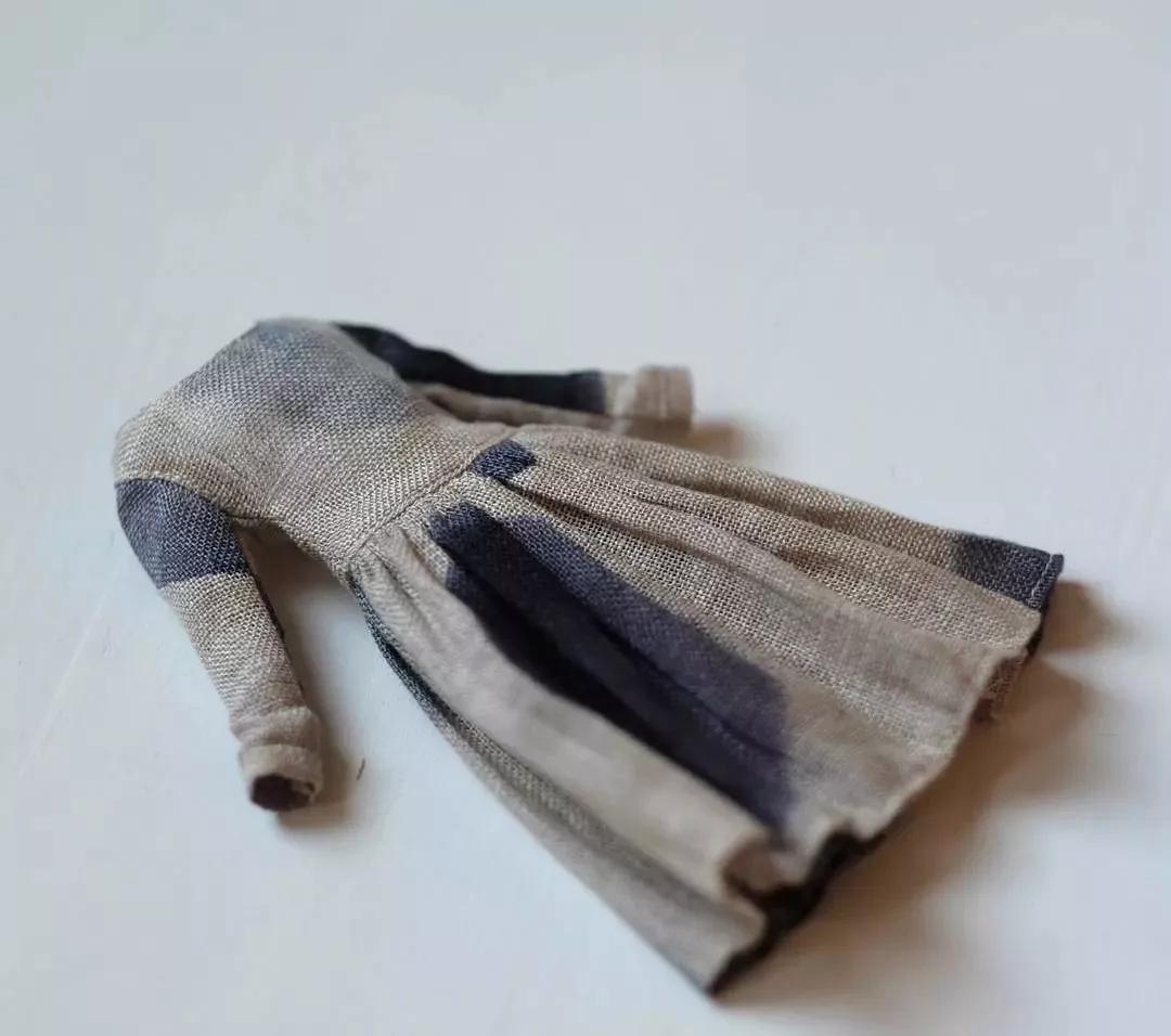 恨不能把她的芭比娃衣穿上自己身上......