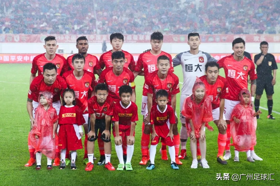 恒大主场球迷粤语口号,广州恒大球迷场外助威