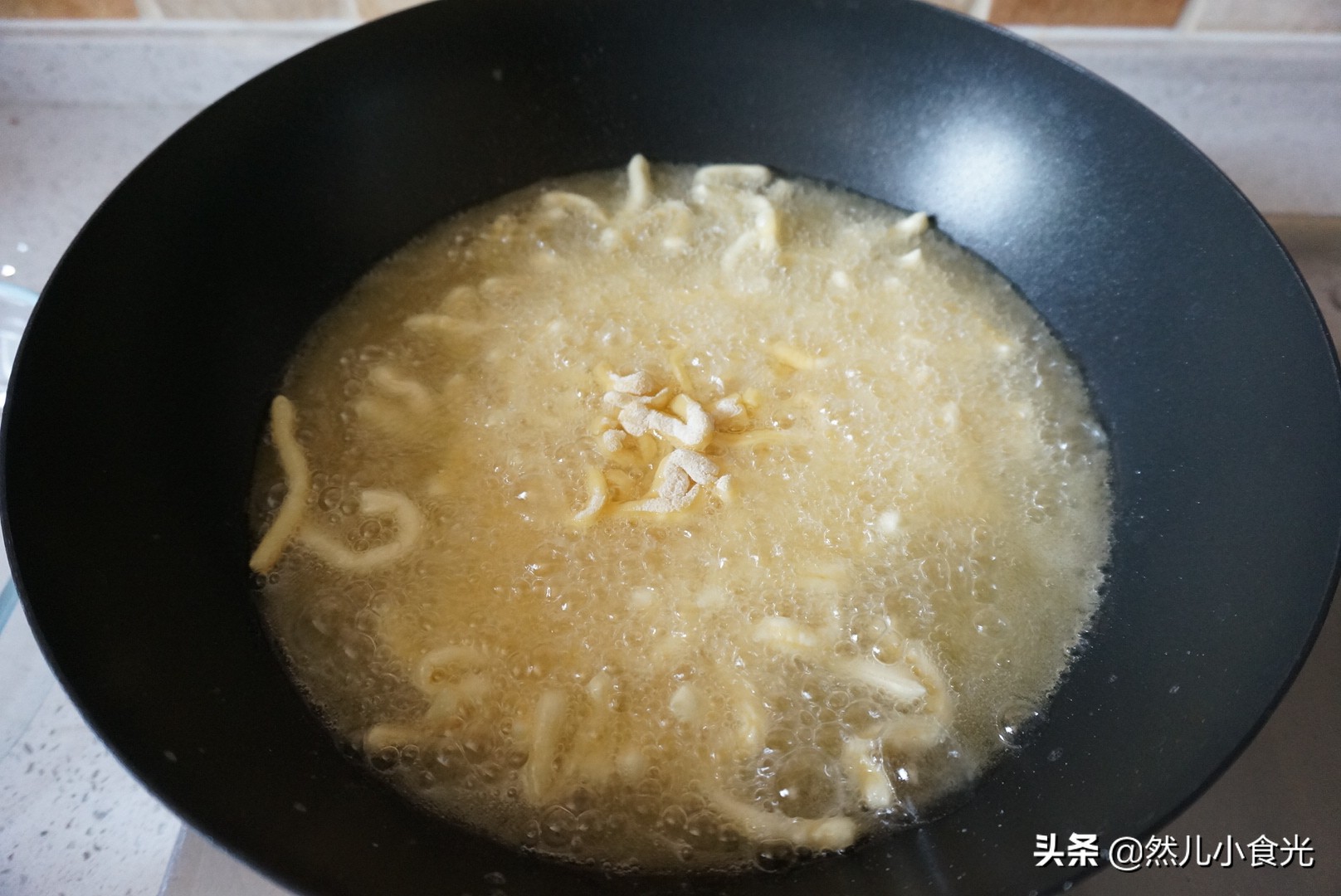 沙琪玛做法用泡打粉还是小苏打,做沙琪玛用泡打粉好还是苏打粉好