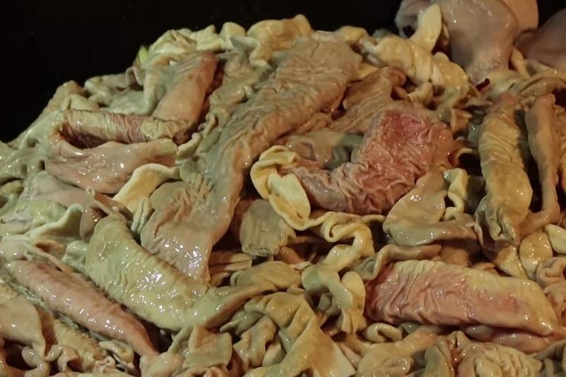 大叔坚持28年卖小吃每天限量350个,80后大叔卖特色小吃