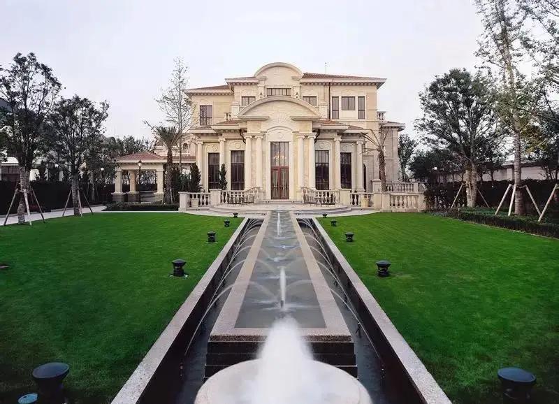 开法拉利拉法、保时捷918和迈凯伦p1的人都住啥样的豪宅？