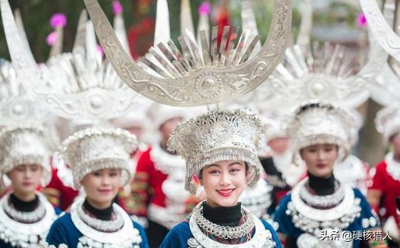 苗族银饰好看又便宜，游客们很欣赏但却不会购买，原来是因为这样