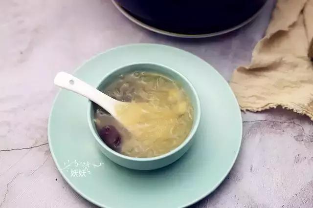 怎样煮银耳汤好喝又不粘稠,如何炖银耳汤才能软糯