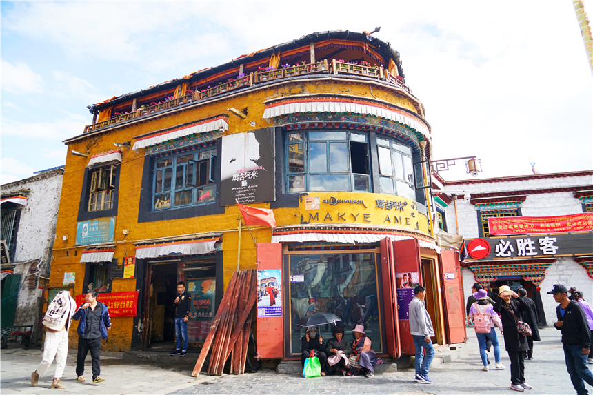 去拉萨旅游的步行街,突然想去拉萨的心情