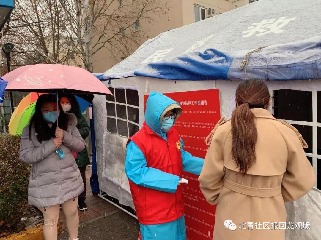 观里这些帐篷，是守护咱们安全健康的堡垒