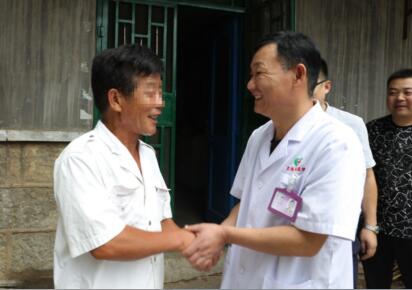 患者出院后上门回访,患者康复走访