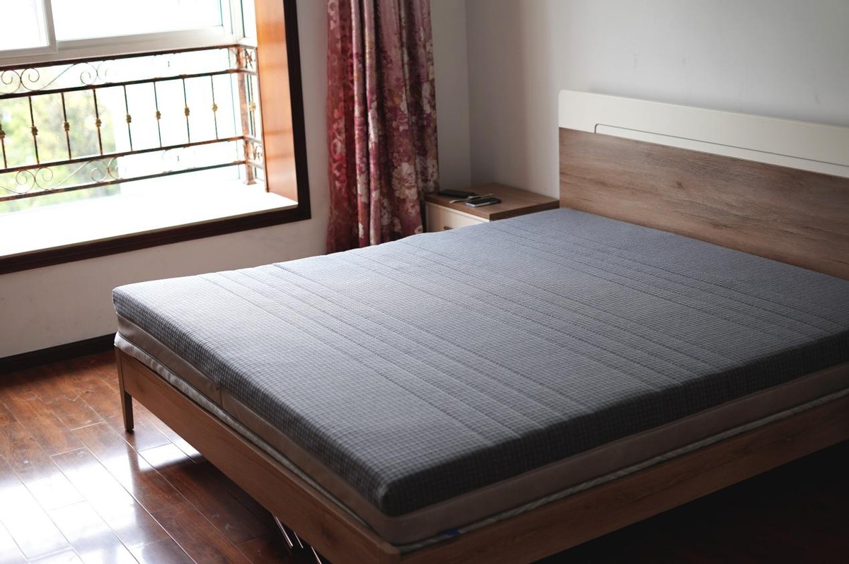 米粉亲自来验货售价两千多的8H金刚护脊乳胶床垫到底值不值