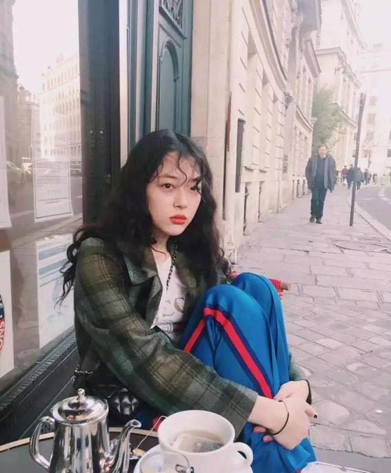 同样是烫羊毛卷，为何你烫就很显老？原因基本离不开这2点