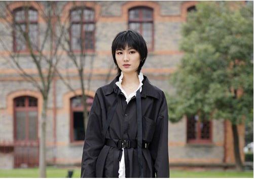 脖子短圆脸剪什么短发,大圆脸齐脖一刀切短发