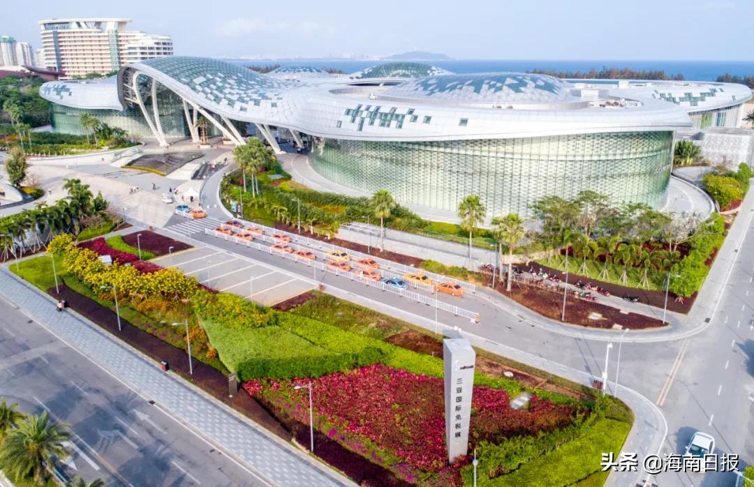 海南离岛免税品9年吸金超550亿元,2022年海南离岛免税店总销售额