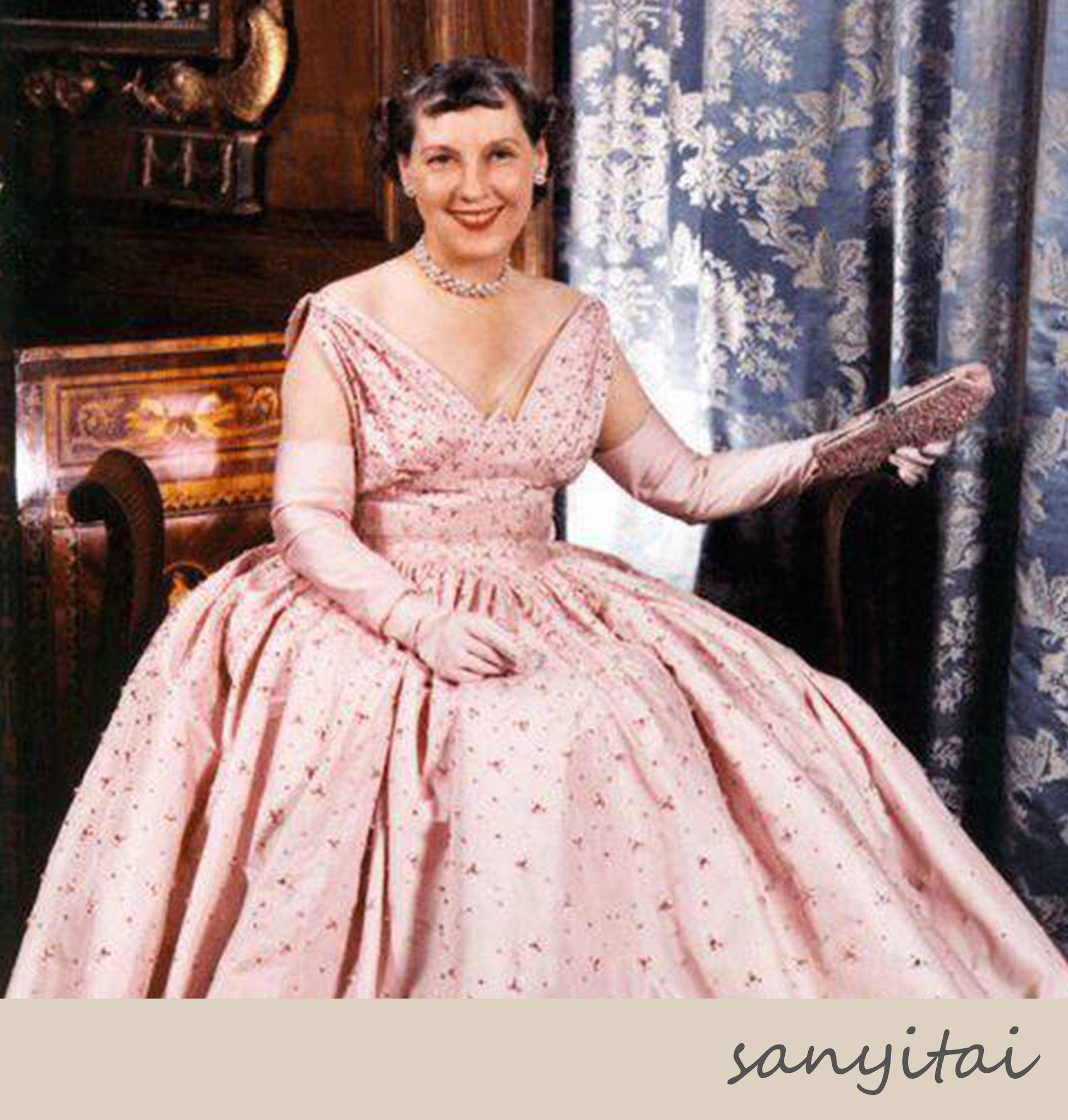 你看看现在的时尚icon,谁秋冬还在穿驼色?千娇百媚的粉才是首选