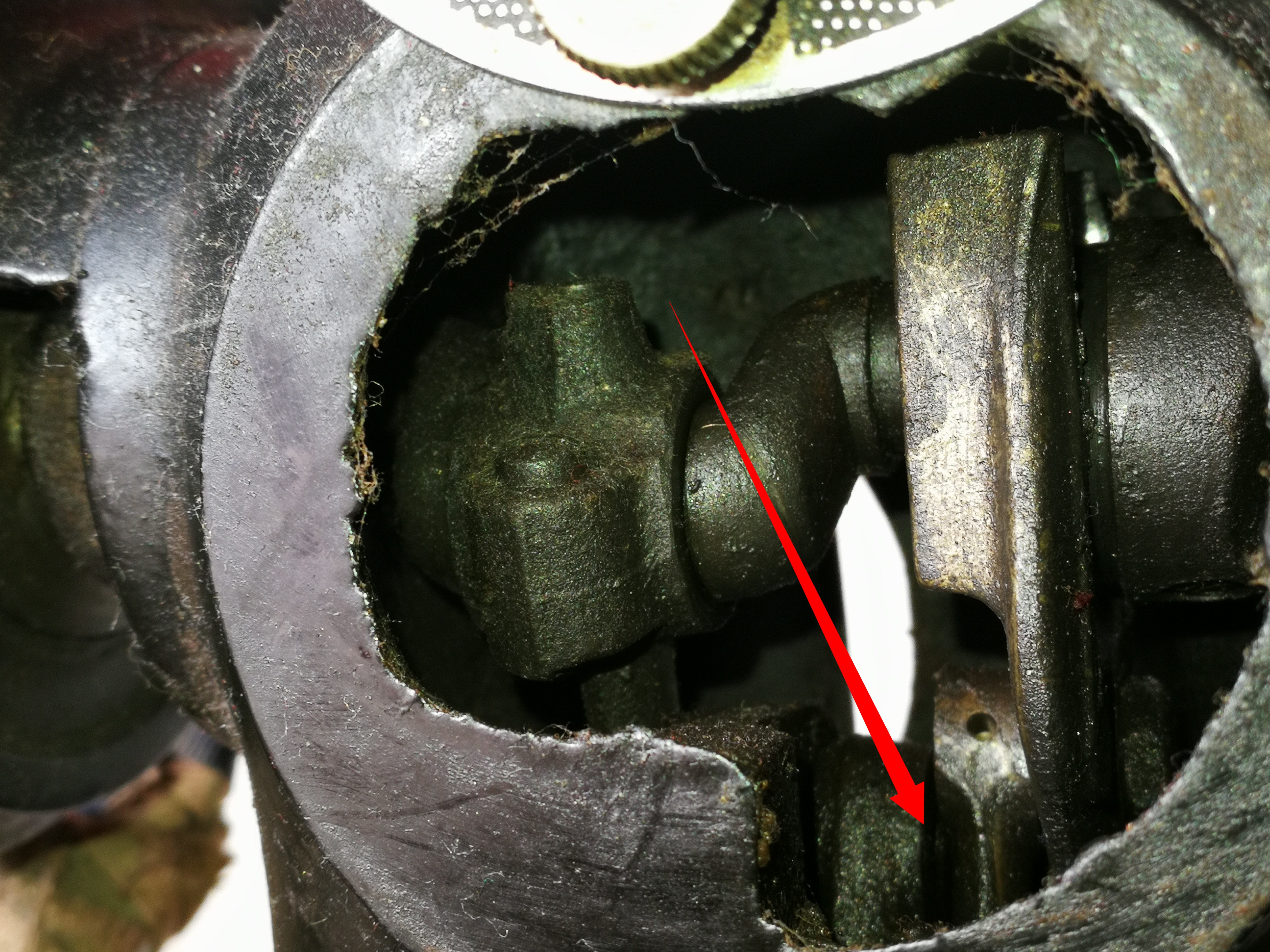 小型电缝纫机声音大解决方法,缝纫机踩起来声音很大怎么解决