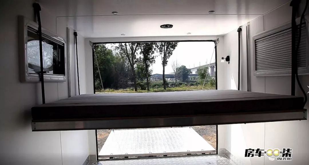 科斯升顶越野拖挂房车,平头轻卡双拓展自行式c型房车