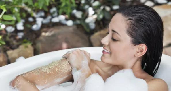 如何诱惑你走入浴缸？有些人的答案是这……