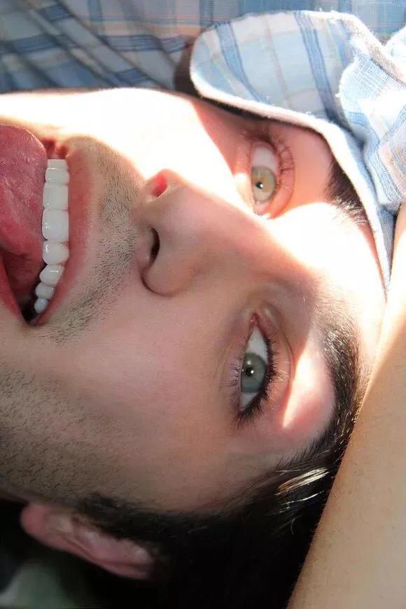 一个男孩子情绪隐藏得很好,人的七情六欲是什么