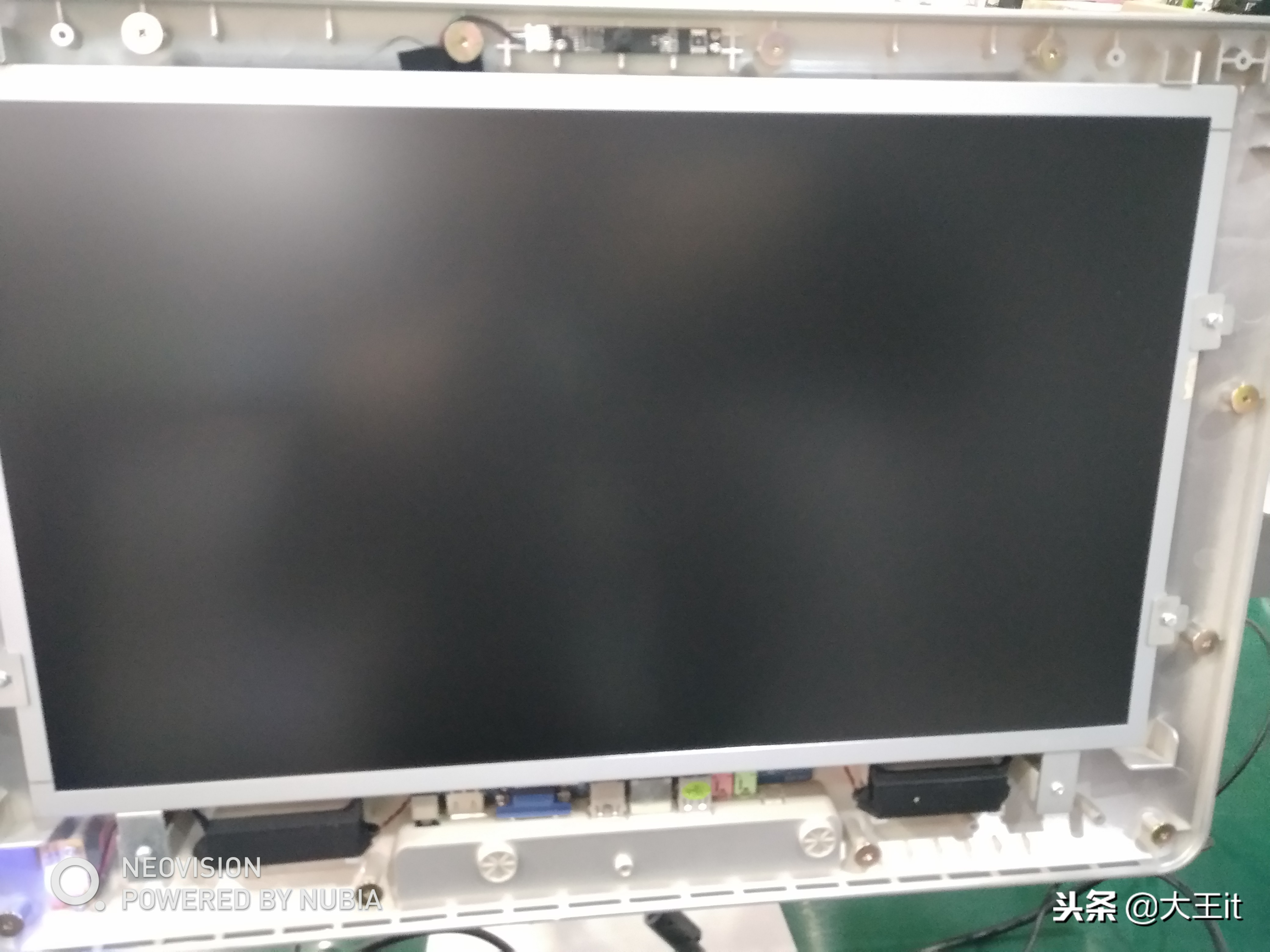 网上899买的苹果电脑被骗，鲁大师跑居然9W多分，全是山寨配件