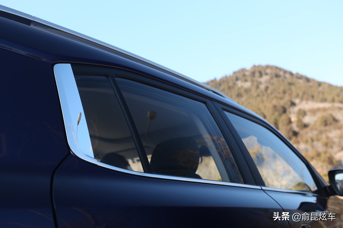 试驾黑色全新北京现代ix35,最新款2.0升北京现代ix35试驾