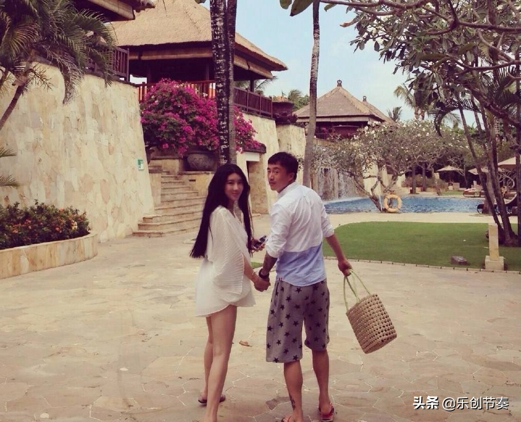 有魄力！国足红人放弃踢中超，曾为鲁能赚1亿，妻子是美籍华人