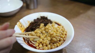 武汉美食牛肉面20块一碗,武汉好吃的老碗面