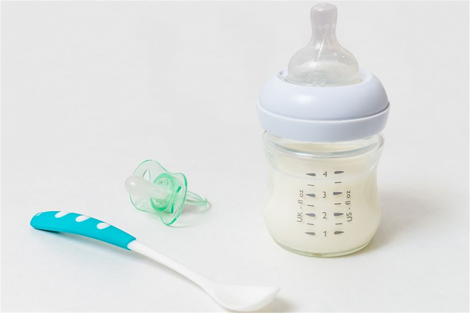 宝宝喝奶老是剩一点点怎么回事,宝宝每次喝奶都剩奶