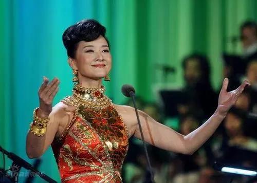 还记得唱《辣妹子》的*祖英宋**吗，她如今过得怎么样？