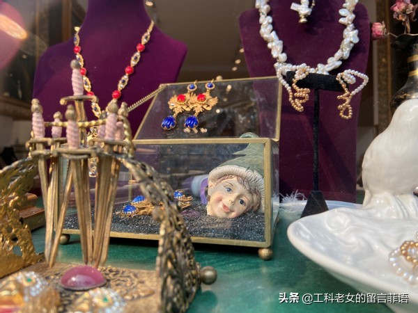 曾经人满为患的南锣鼓巷，在除夕当天有点冷清