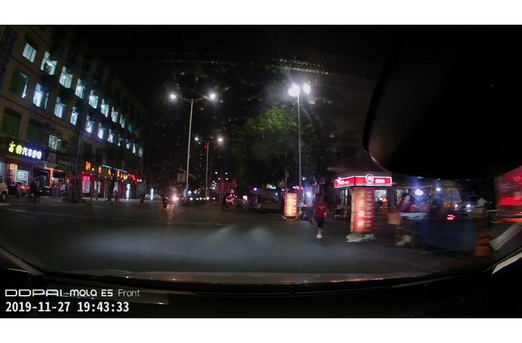 全面屏设计，前后双录不惧黑天白夜！盯盯拍E5评测