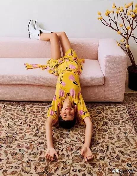 今年流行的裙子不穿高跟鞋,今年流行时髦的裙子冬天穿的