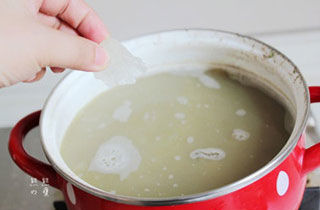绿豆汤是红色解暑还是绿色解暑,绿豆汤真的是解暑神器