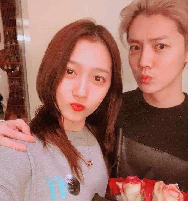 鹿晗关晓彤官宣戴的手表,鹿晗和关晓彤的戒指